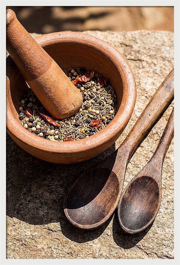 Ceramic Mortar With Spice Blend