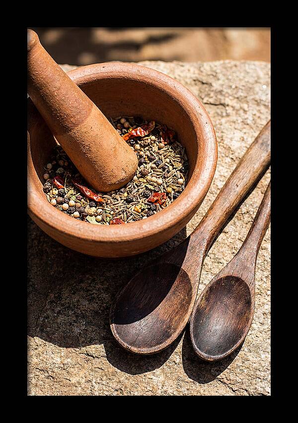 Ceramic Mortar With Spice Blend