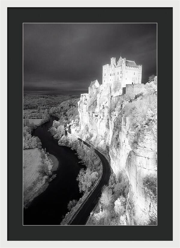 Chateau De Beynac Overlooking Dordogne River