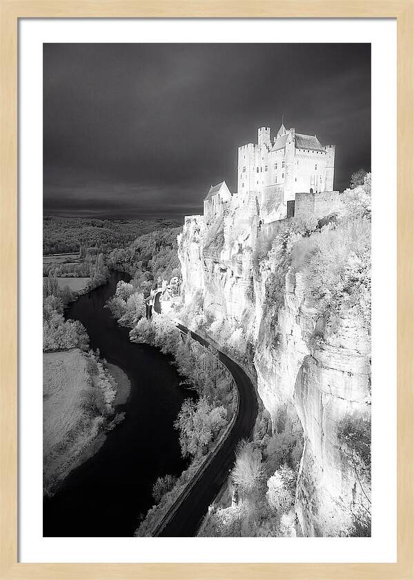 Chateau De Beynac Overlooking Dordogne River