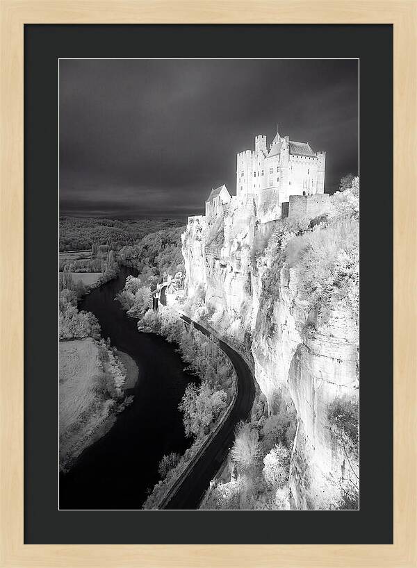 Chateau De Beynac Overlooking Dordogne River