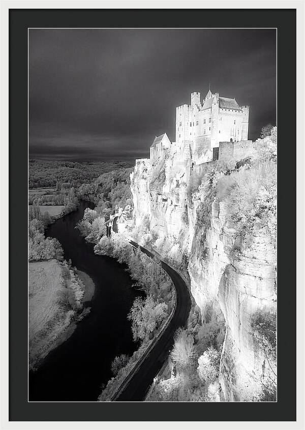 Chateau De Beynac Overlooking Dordogne River