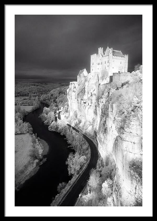 Chateau De Beynac Overlooking Dordogne River