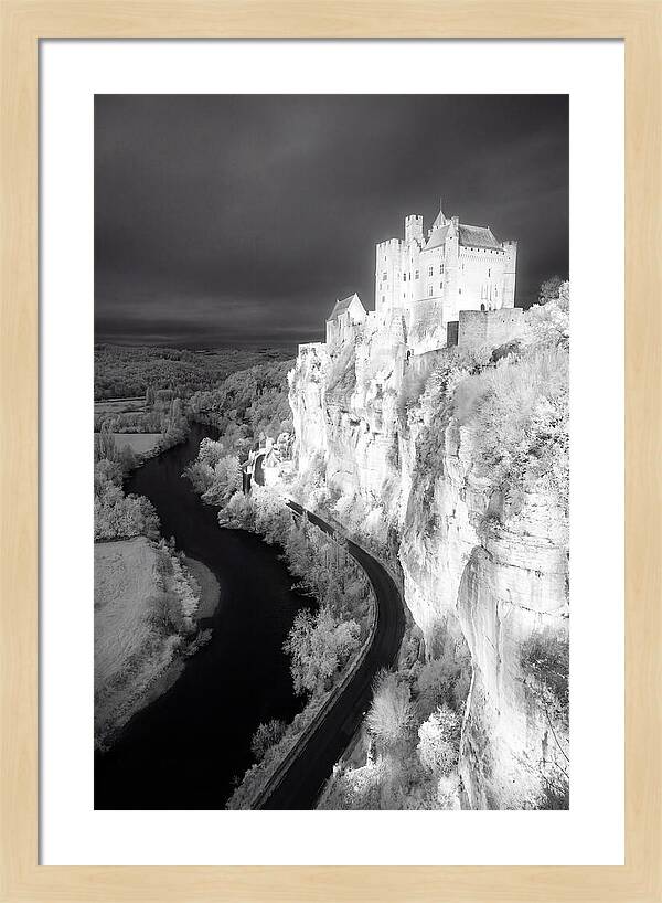Chateau De Beynac Overlooking Dordogne River