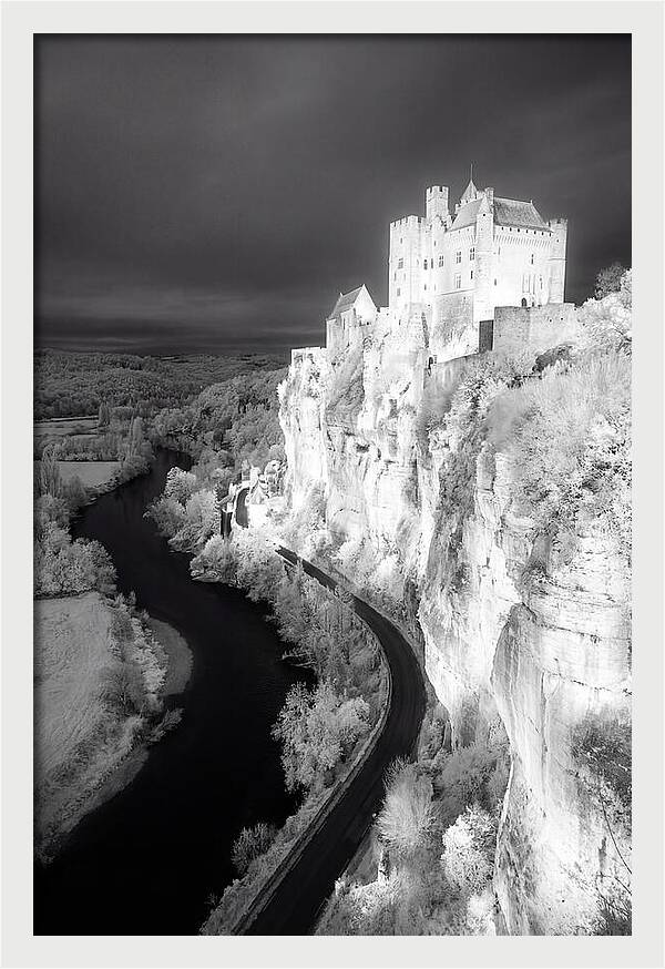Chateau De Beynac Overlooking Dordogne River