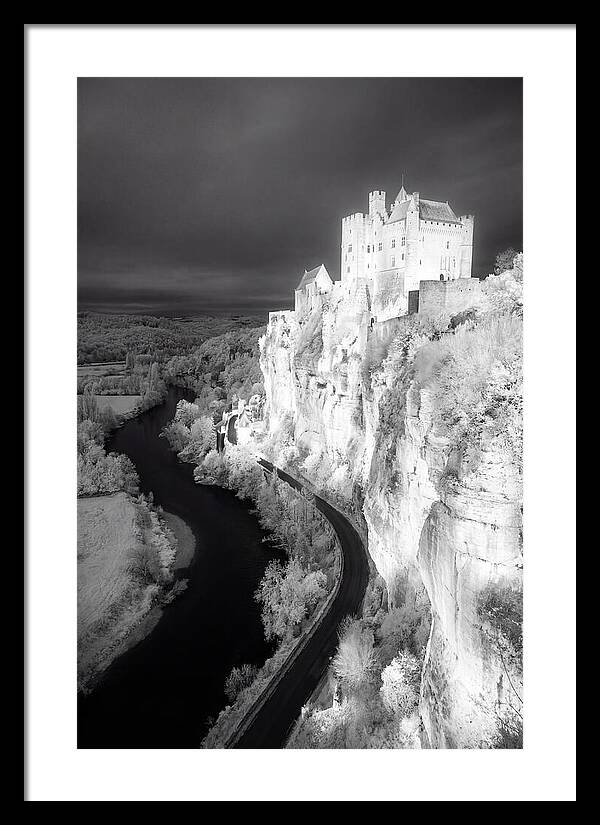 Chateau De Beynac Overlooking Dordogne River