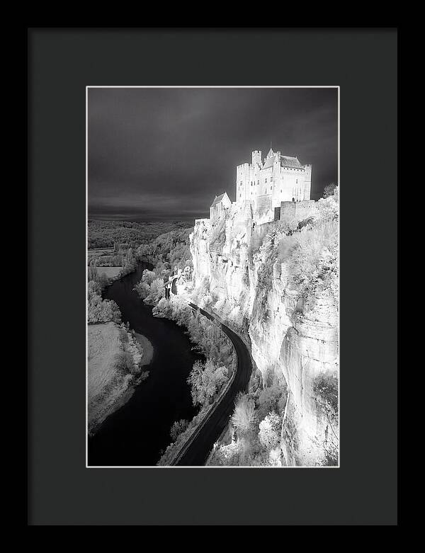 Chateau De Beynac Overlooking Dordogne River