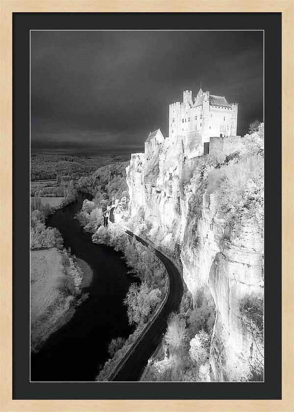 Chateau De Beynac Overlooking Dordogne River