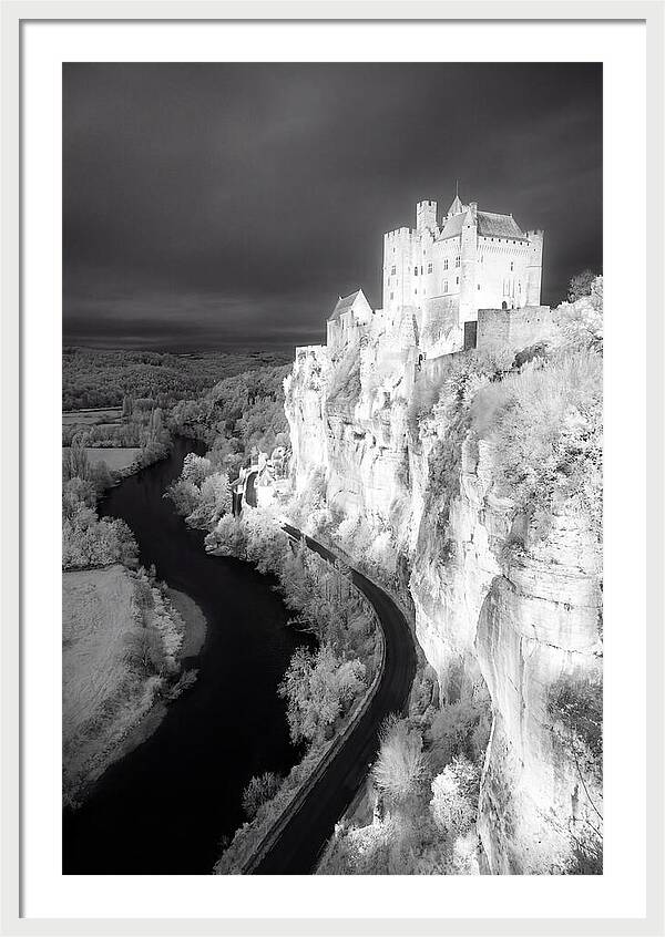 Chateau De Beynac Overlooking Dordogne River