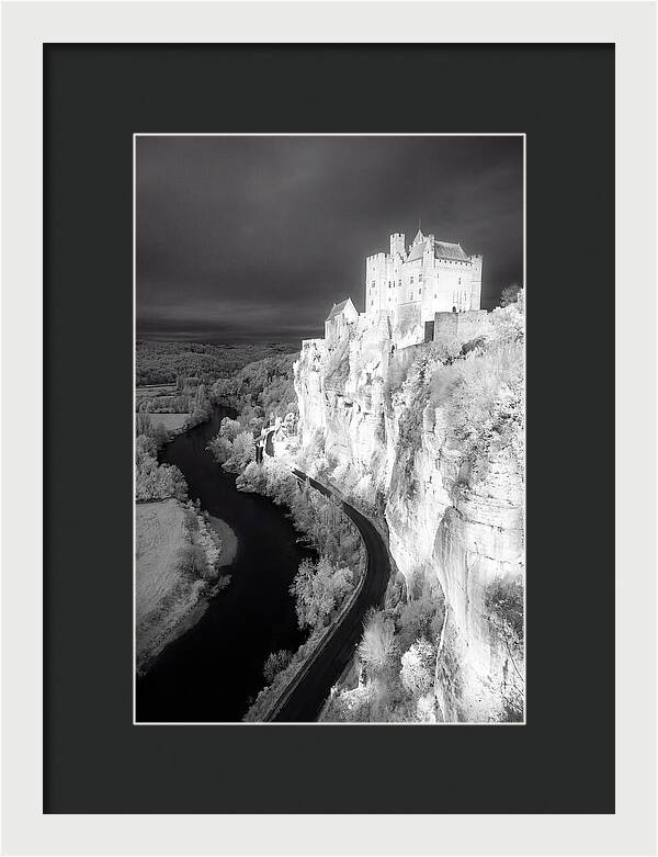 Chateau De Beynac Overlooking Dordogne River