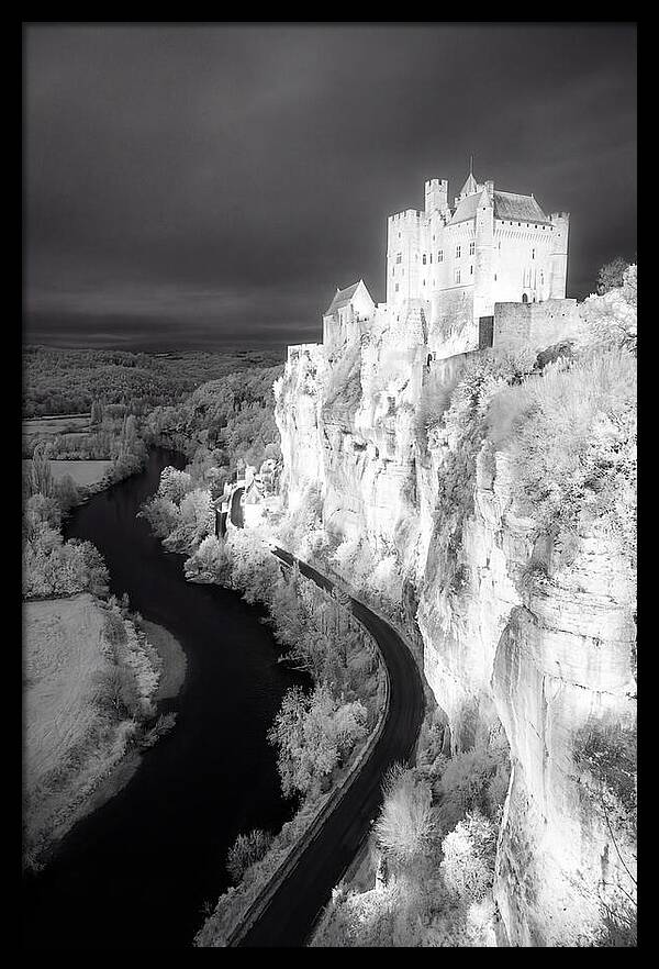 Chateau De Beynac Overlooking Dordogne River
