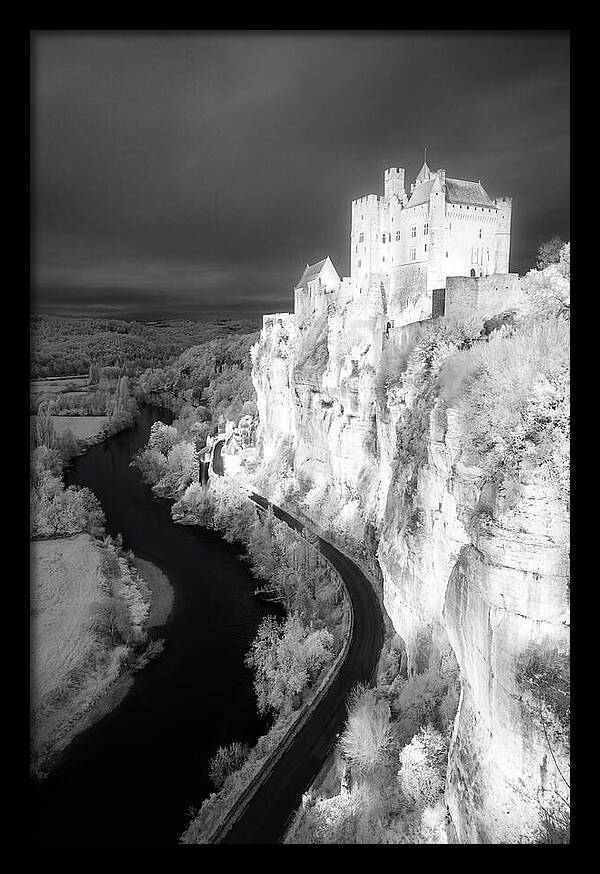 Chateau De Beynac Overlooking Dordogne River