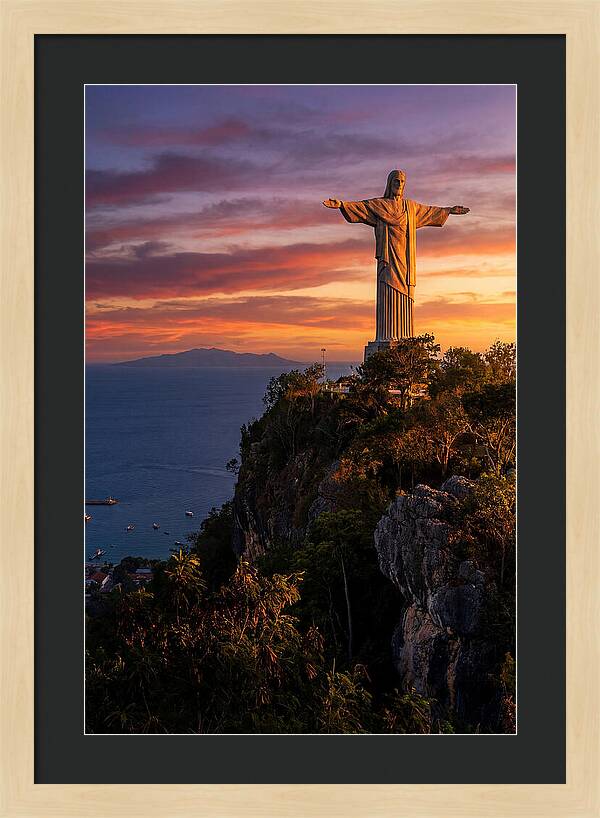 Cristo Rei At Sunset