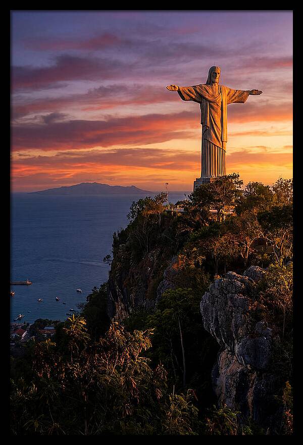Cristo Rei At Sunset