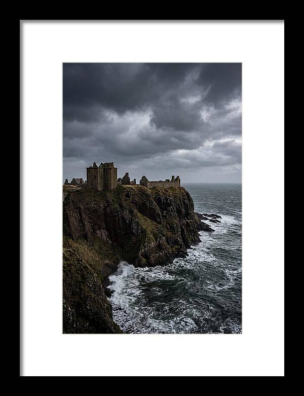 Dunnottar Castle Overlooking The Sea
