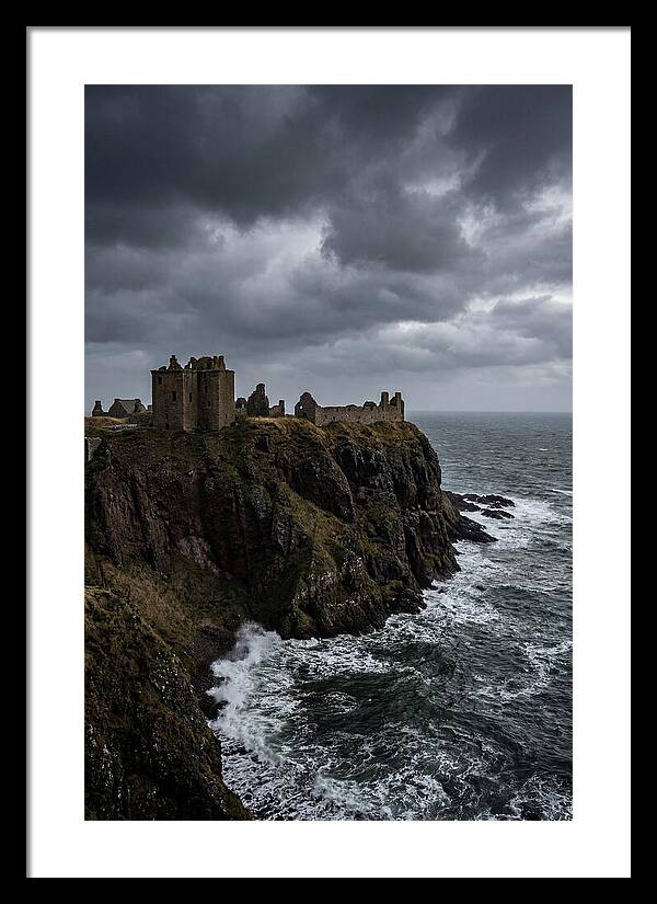 Dunnottar Castle Overlooking The Sea