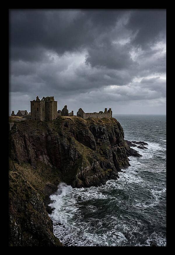 Dunnottar Castle Overlooking The Sea