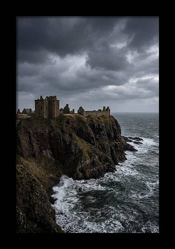 Dunnottar Castle Overlooking The Sea