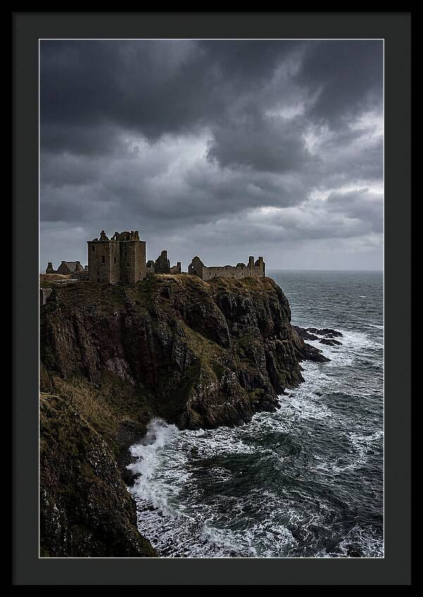 Dunnottar Castle Overlooking The Sea