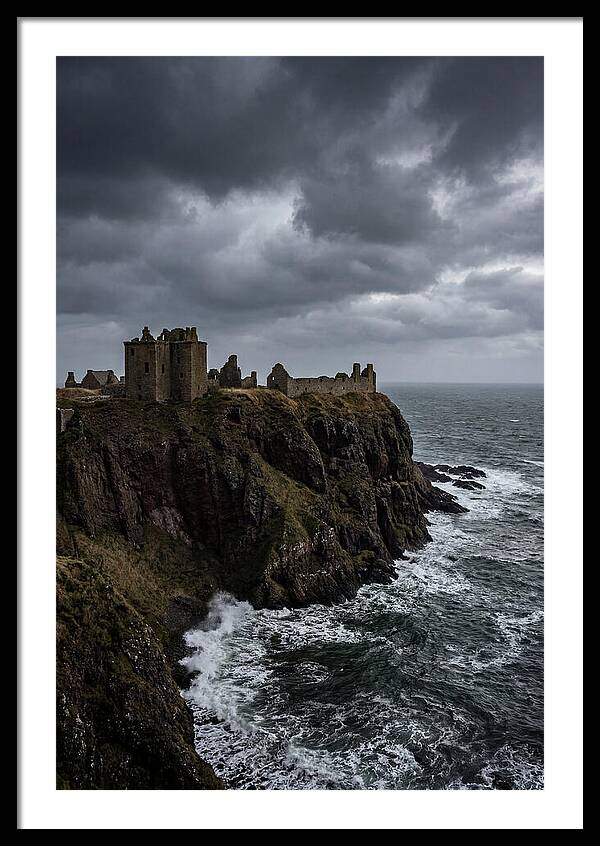 Dunnottar Castle Overlooking The Sea