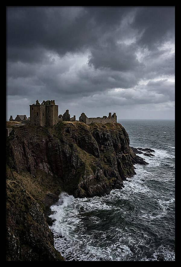Dunnottar Castle Overlooking The Sea