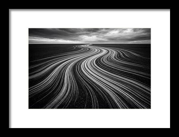 Flowing Digital Brush Strokes