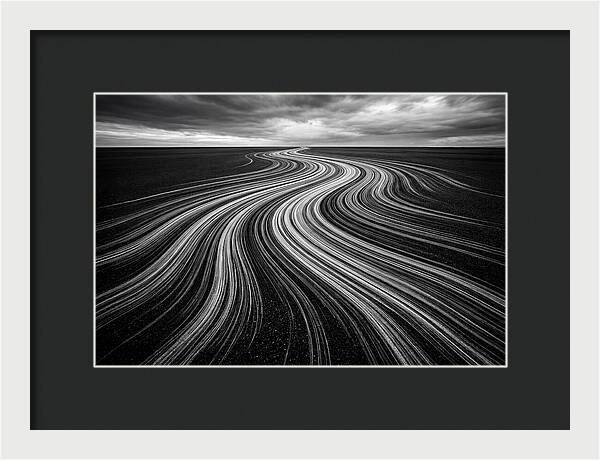 Flowing Digital Brush Strokes