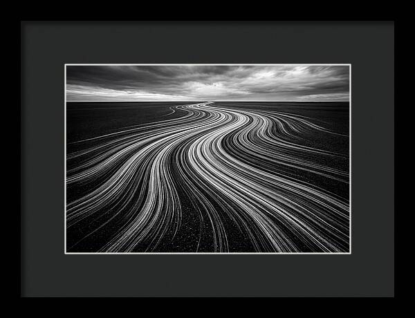 Flowing Digital Brush Strokes