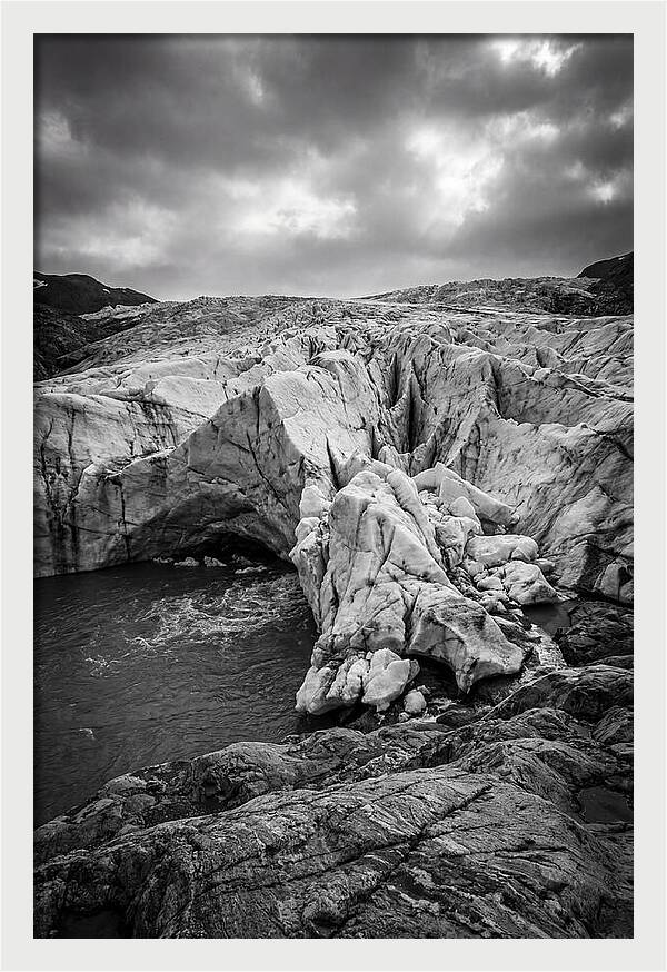 Glacial Majesty In Monochrome