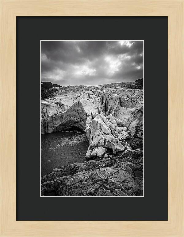 Glacial Majesty In Monochrome