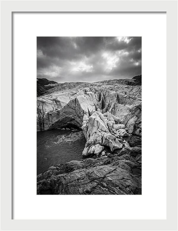 Glacial Majesty In Monochrome