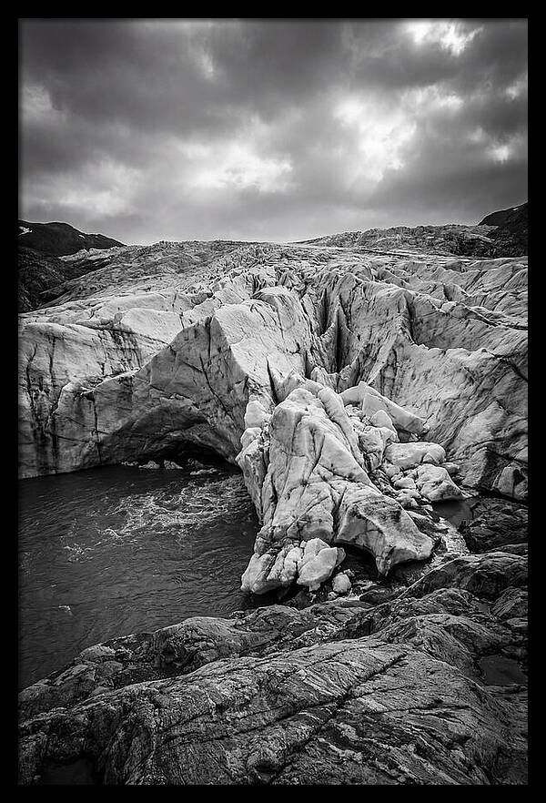 Glacial Majesty In Monochrome