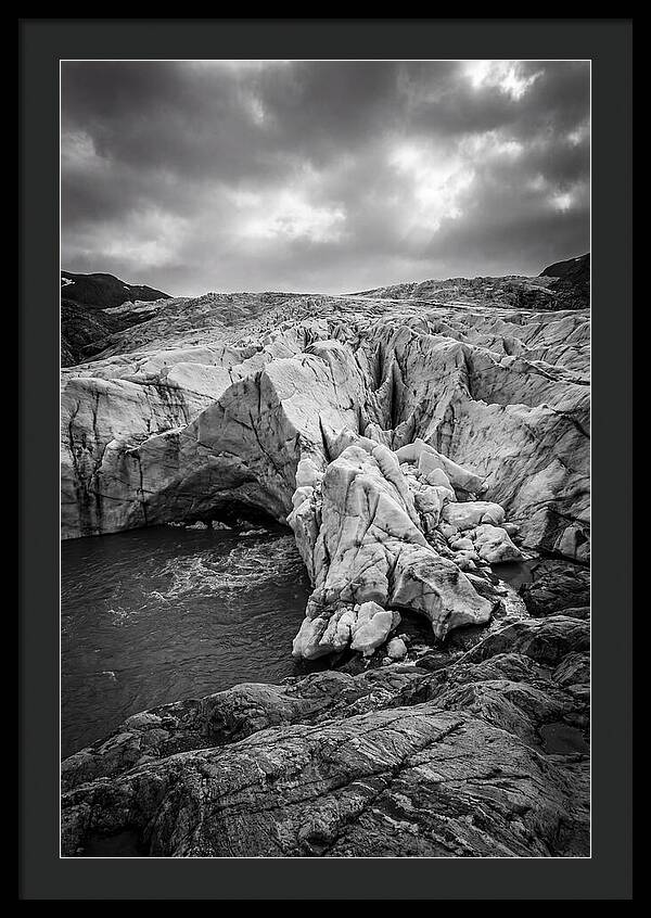 Glacial Majesty In Monochrome