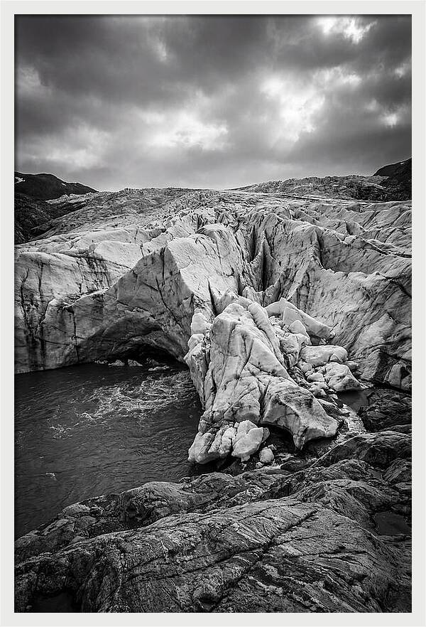Glacial Majesty In Monochrome