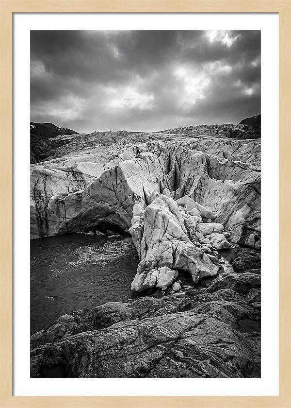 Glacial Majesty In Monochrome