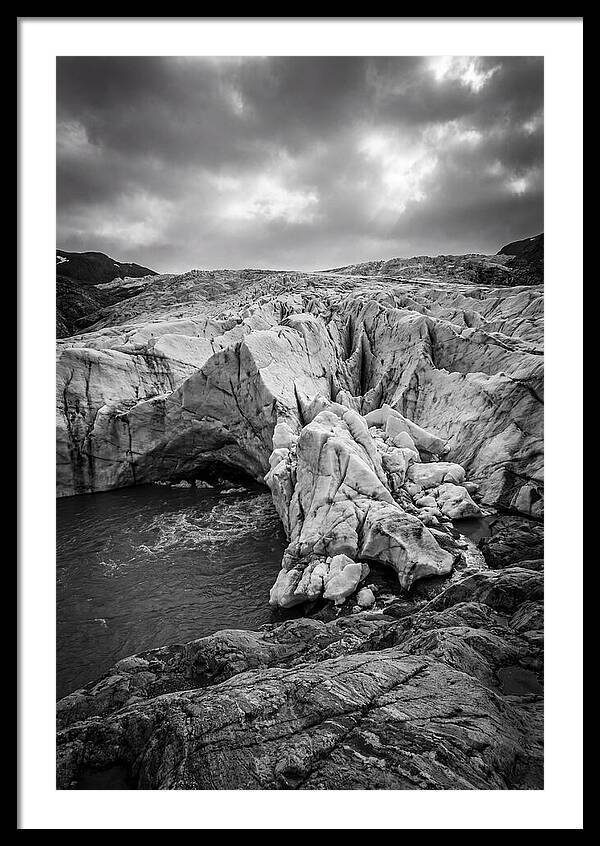 Glacial Majesty In Monochrome