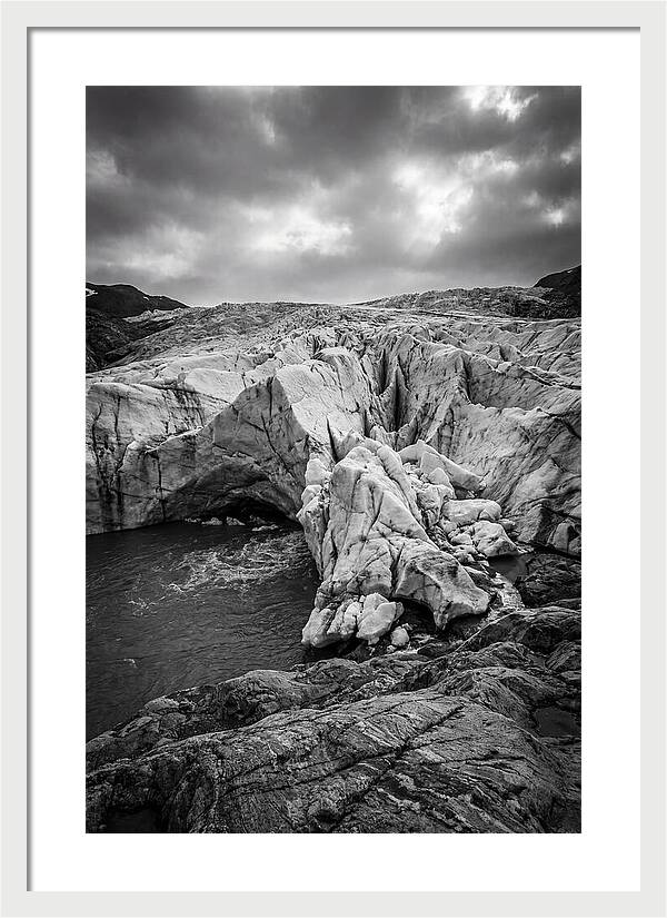 Glacial Majesty In Monochrome