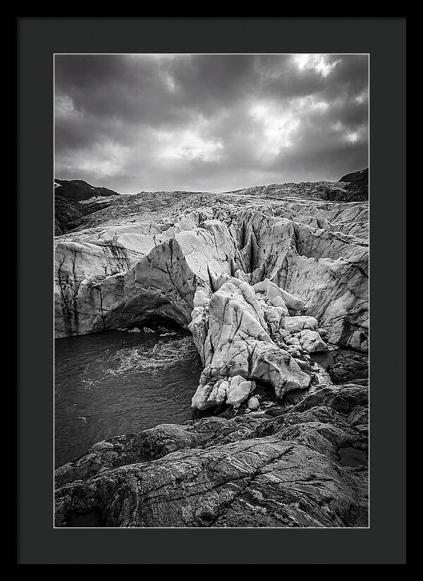 Glacial Majesty In Monochrome