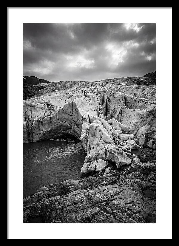 Glacial Majesty In Monochrome