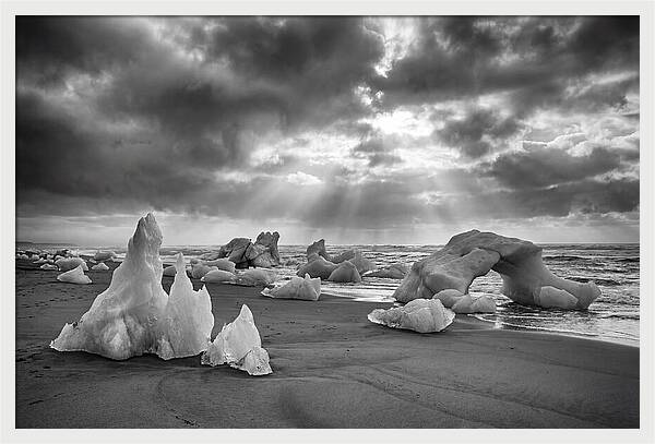 Glacial Wonders Of Diamond Beach