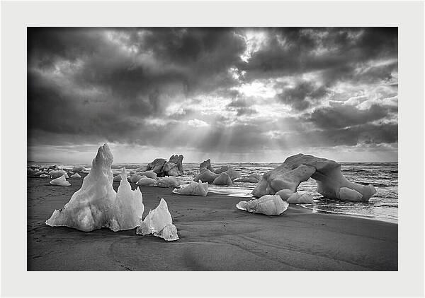 Glacial Wonders Of Diamond Beach