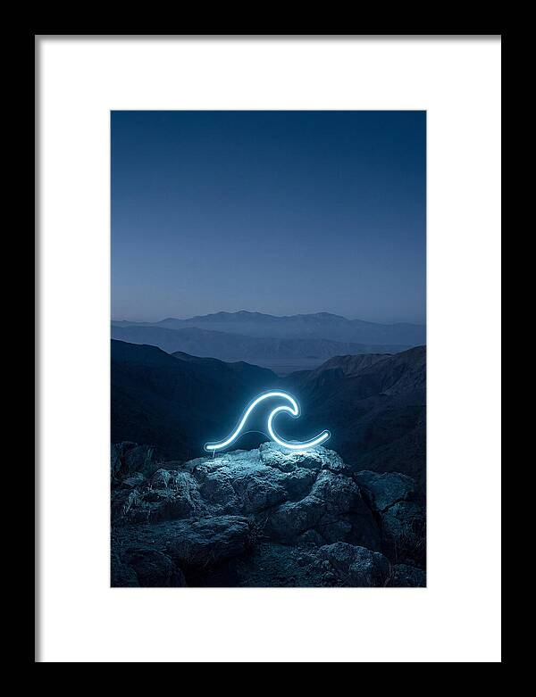 Glowing Wave In The Dark