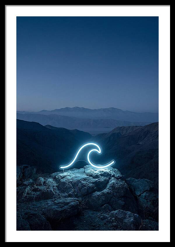 Glowing Wave In The Dark