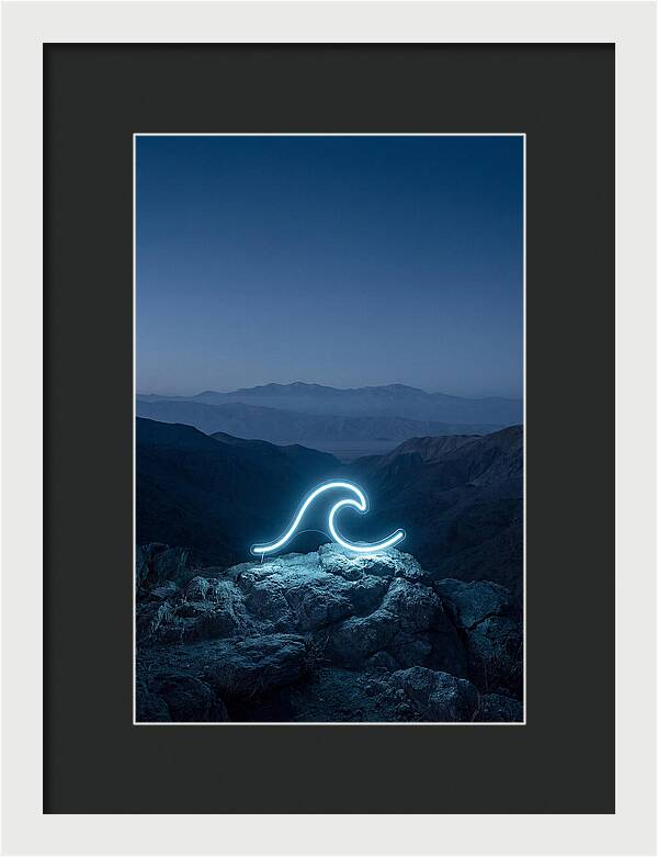 Glowing Wave In The Dark