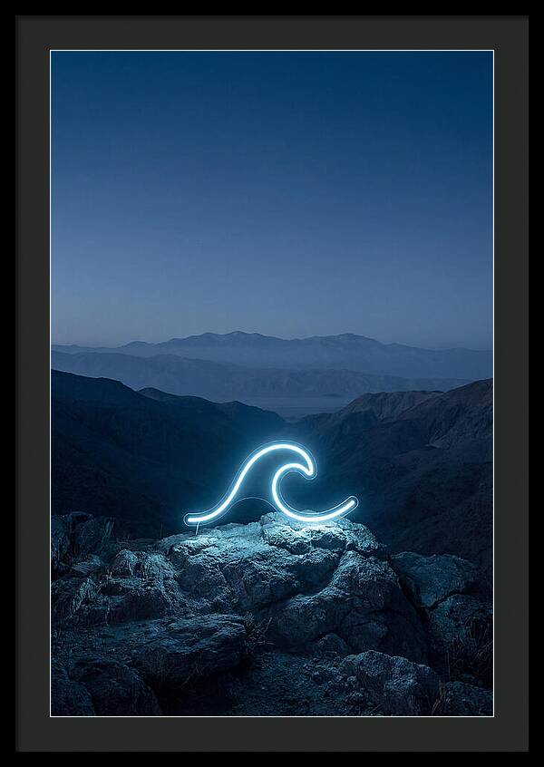 Glowing Wave In The Dark