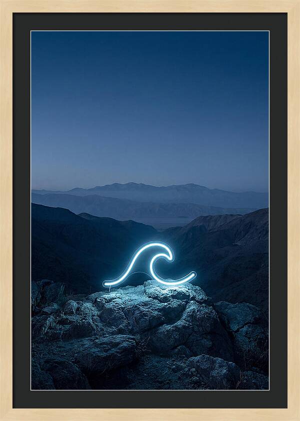 Glowing Wave In The Dark