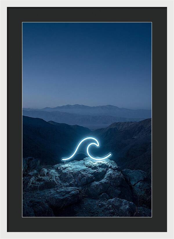 Glowing Wave In The Dark