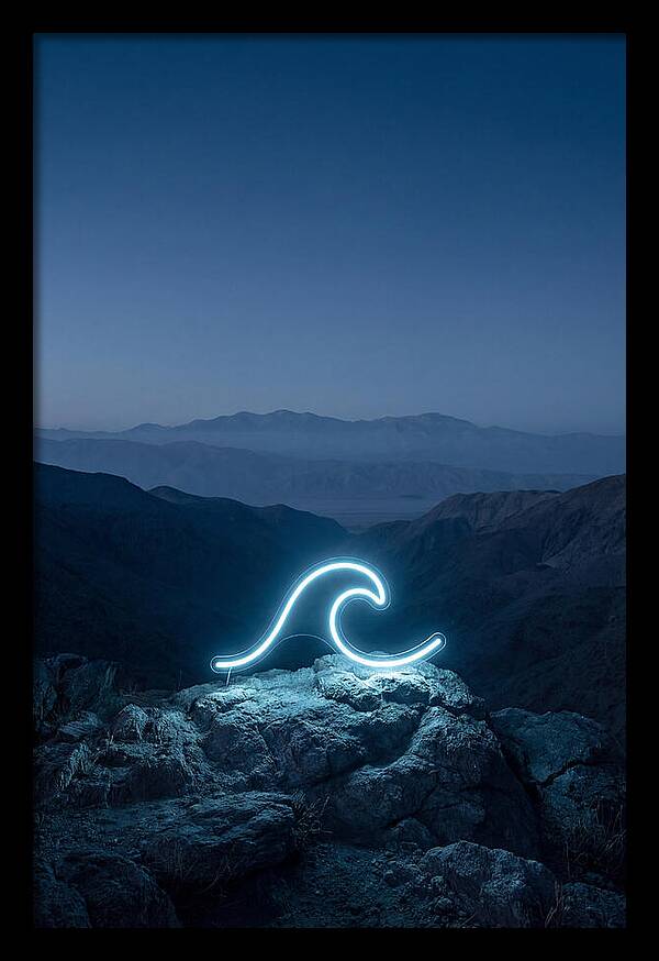 Glowing Wave In The Dark