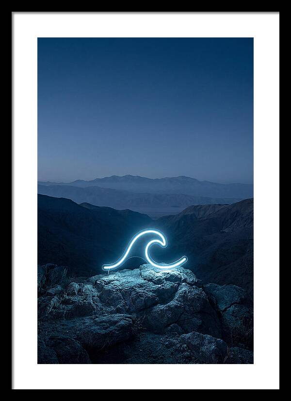 Glowing Wave In The Dark