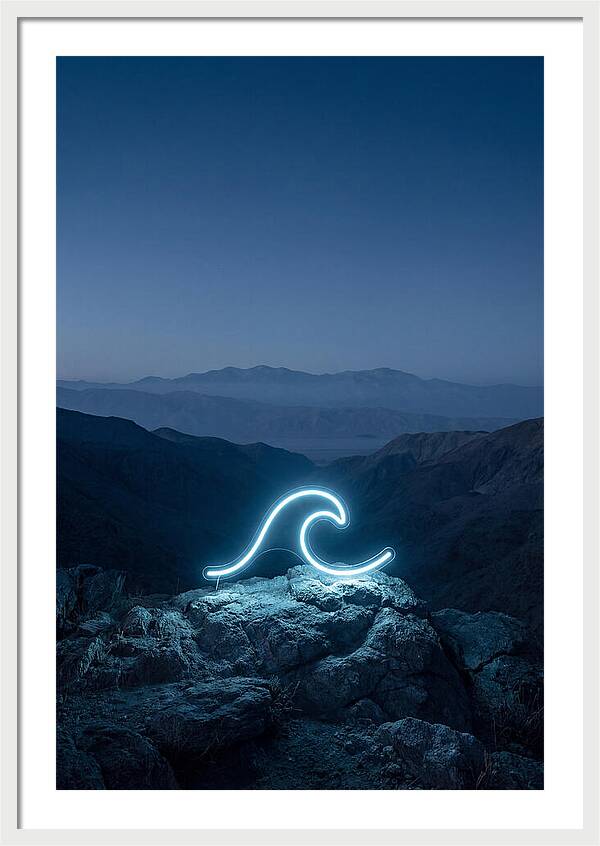 Glowing Wave In The Dark